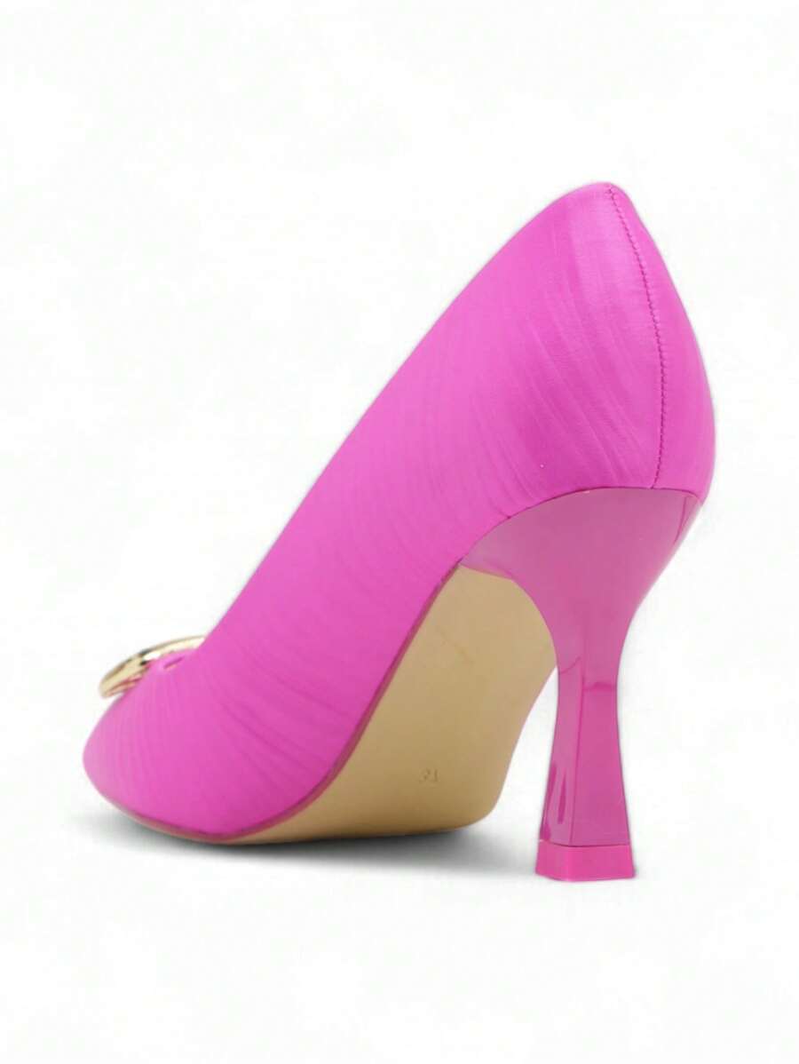 Chaussures à talons hauts en satin à bout pointu, talon fin pour le mariage et la fête.