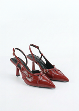 Escarpins Slingback vernis plissés à brides croisées