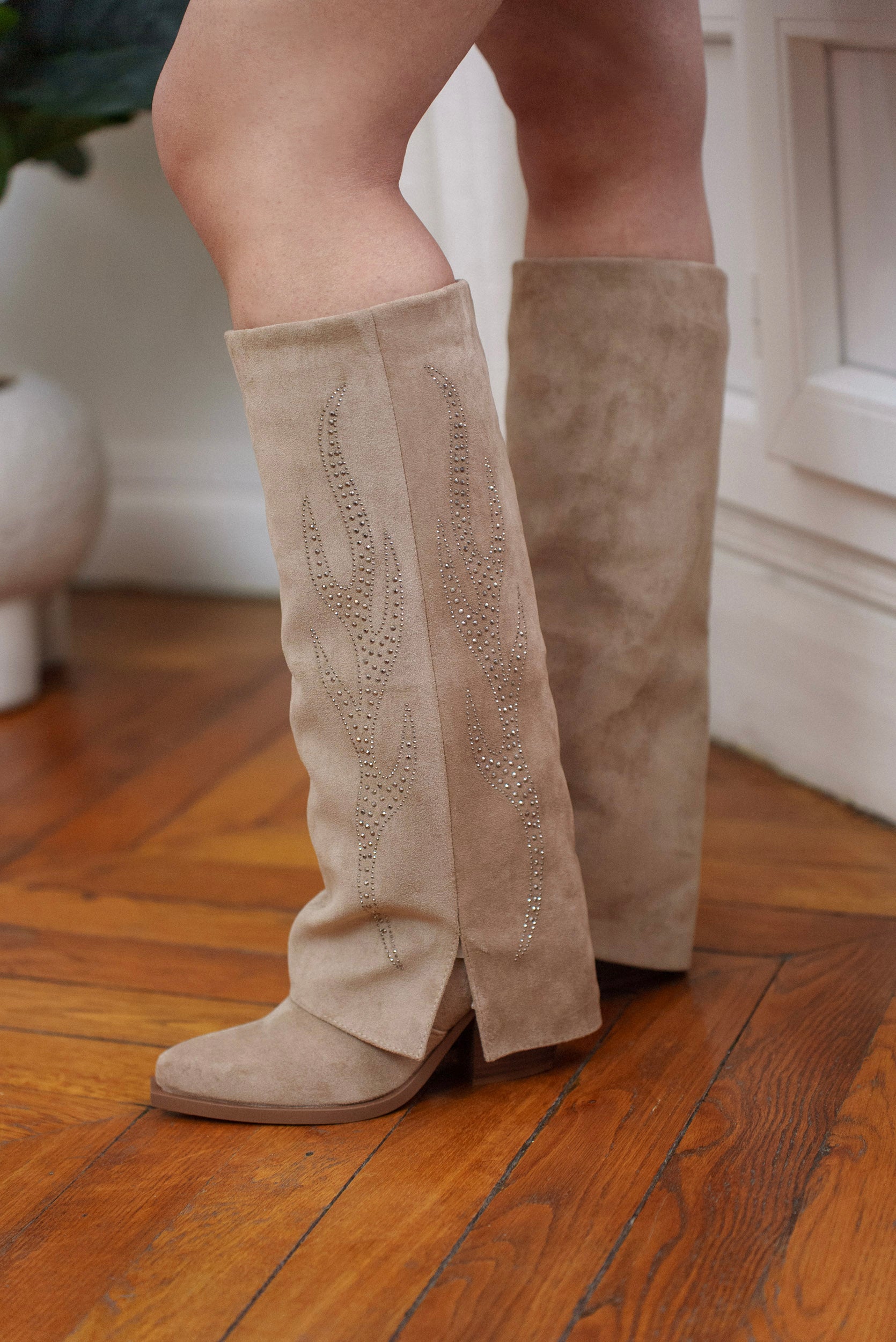 Bottes hautes en daim suédine à strass