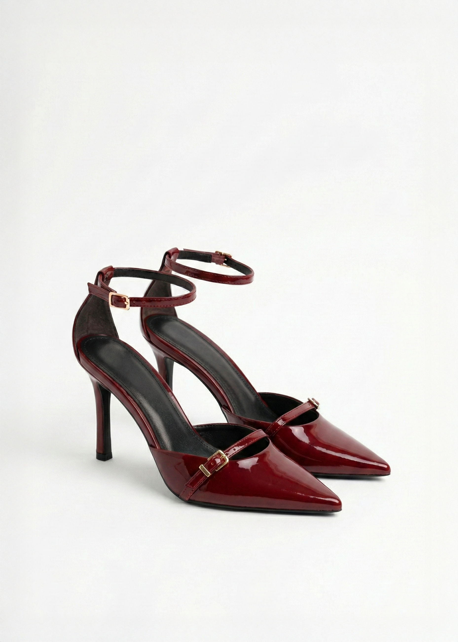 Escarpins bouts pointus vernis à brides
