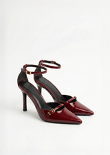 Escarpins bouts pointus vernis à brides